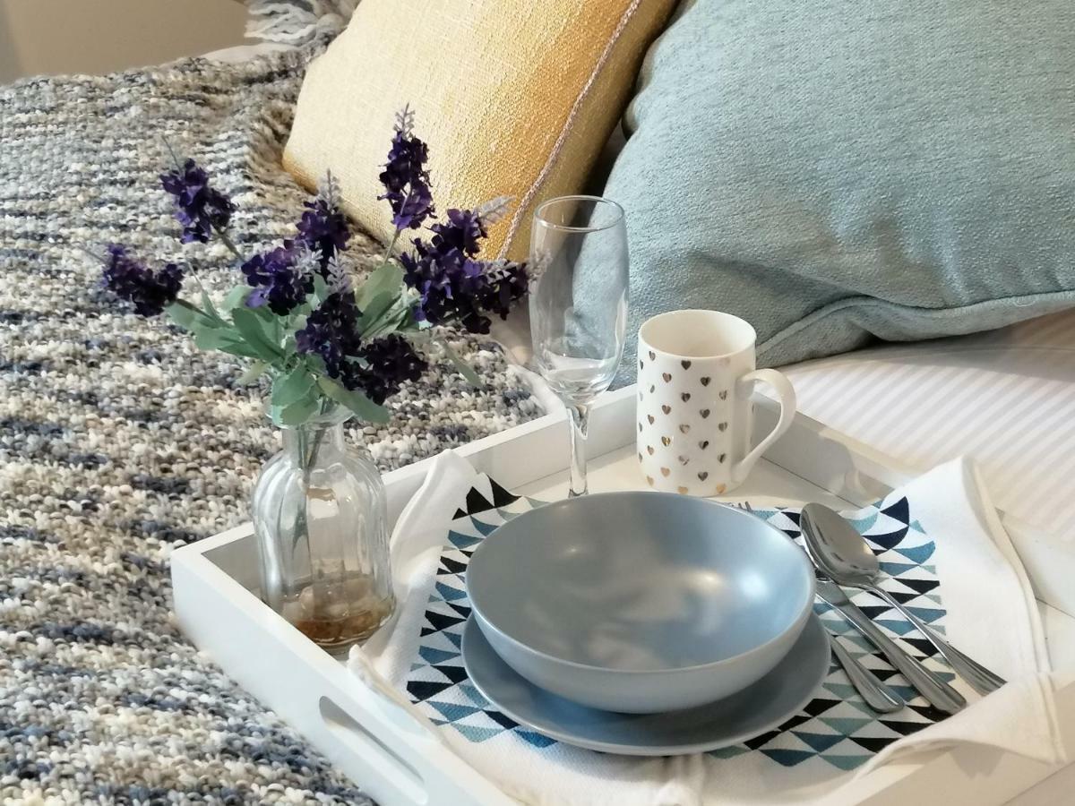 Secret Cottage, Wivenhoe - Charming, Cosy, Convenient & Quiet, 2 X Double Bed Period Cottage Plus Patio - 6 Min Walk Train, 2 Min Walk High Street Pubs, Restaurants, Shops 外观 照片