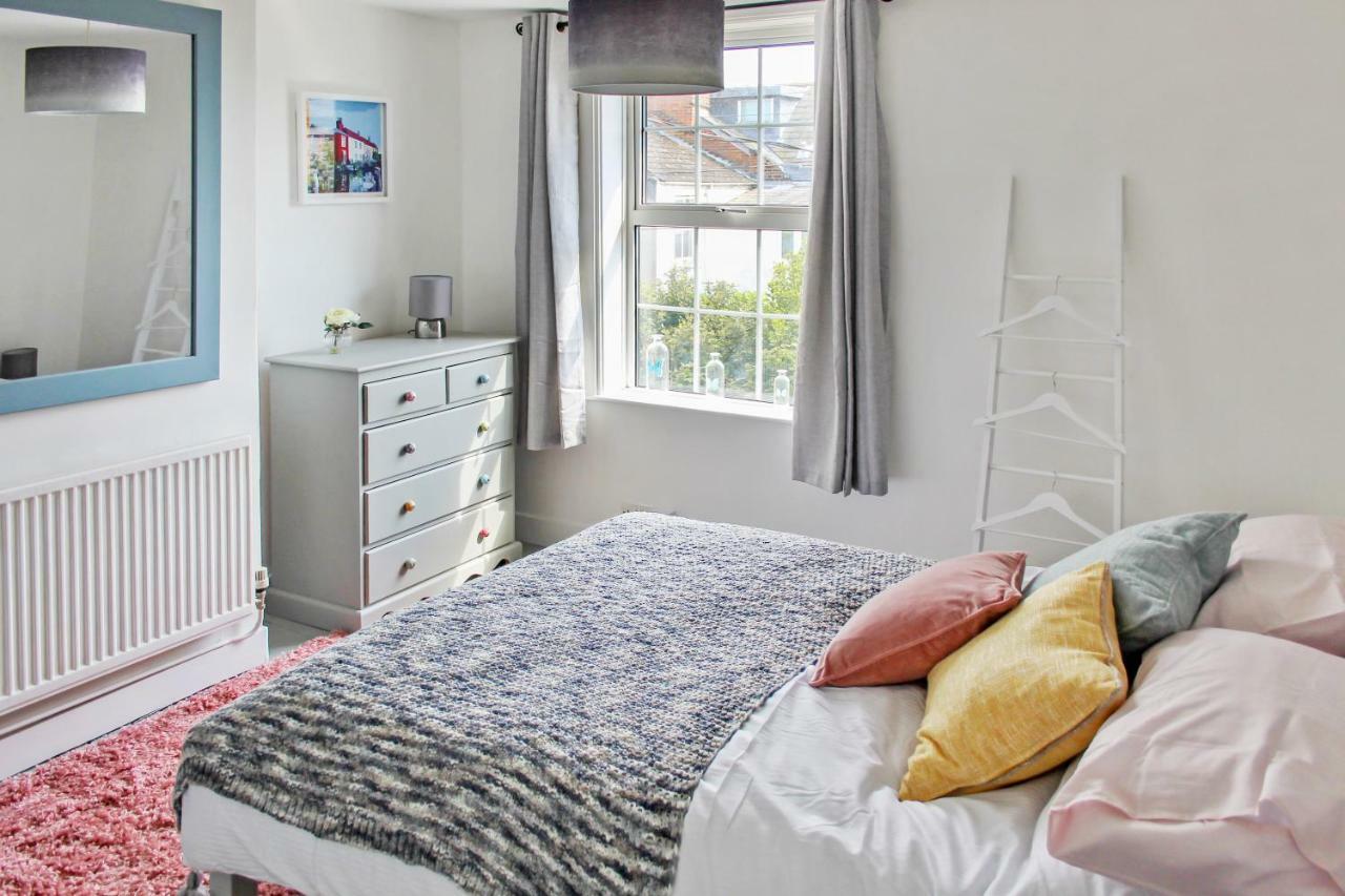 Secret Cottage, Wivenhoe - Charming, Cosy, Convenient & Quiet, 2 X Double Bed Period Cottage Plus Patio - 6 Min Walk Train, 2 Min Walk High Street Pubs, Restaurants, Shops 外观 照片
