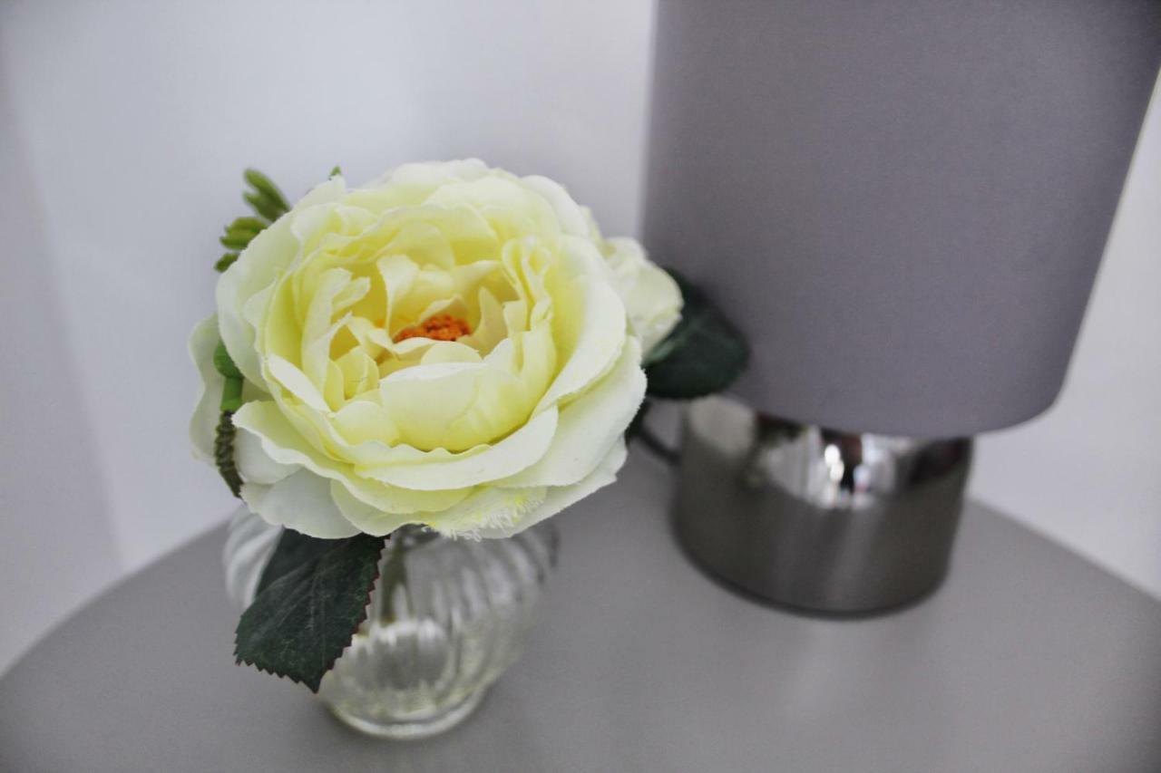 Secret Cottage, Wivenhoe - Charming, Cosy, Convenient & Quiet, 2 X Double Bed Period Cottage Plus Patio - 6 Min Walk Train, 2 Min Walk High Street Pubs, Restaurants, Shops 外观 照片